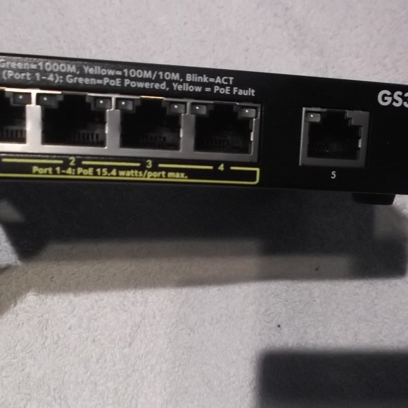 NETGEAR 5 Port PoE Gigabit Ethernet Switch with 4-port PoE GS305P AC Adapter - Picture 5 of 6
